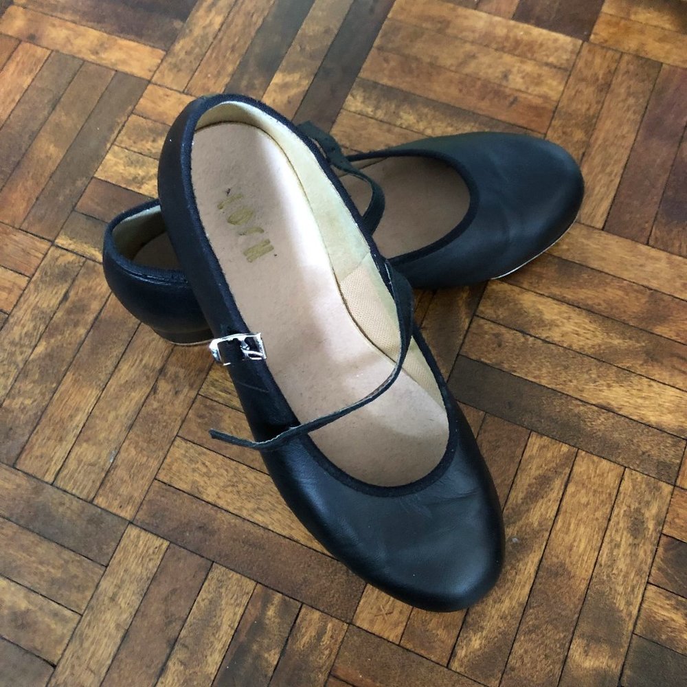 Bloch tap shoes size 8 - these are tan not black
